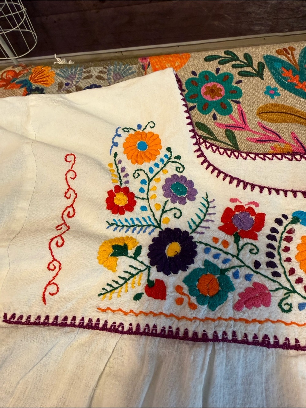 White Embroidered Women’s Peasant Top Mexican Hand Made Floral Yoke XL - Picture 12 of 15